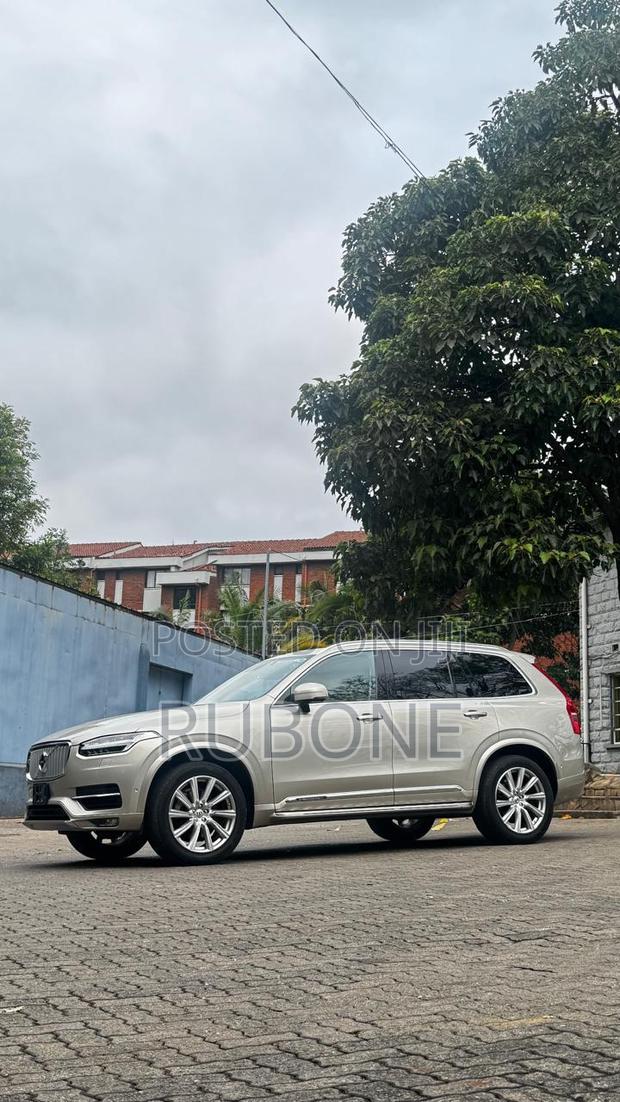 Volvo XC90 T6 Inscription AWD (2.0L 4cyl 8A) 2017 Beige