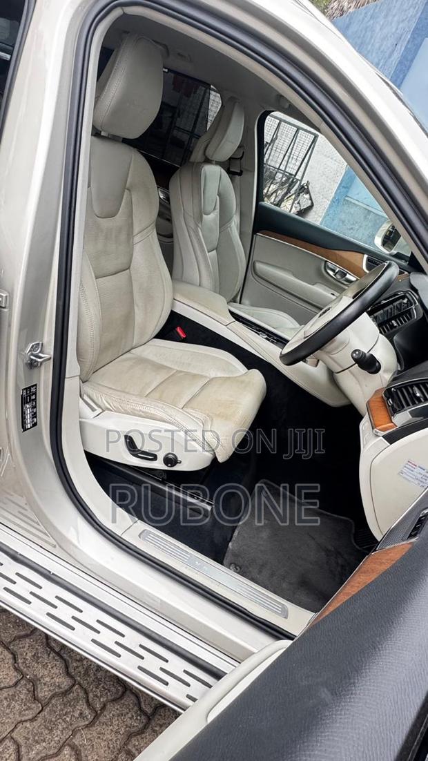 Volvo XC90 T6 Inscription AWD (2.0L 4cyl 8A) 2017 Beige