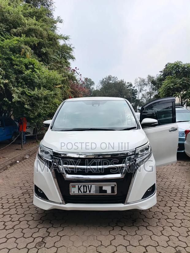 Toyota Esquire 2018 White