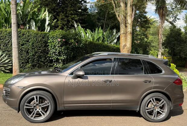Porsche Cayenne Diesel 4dr SUV AWD (3.0L 6cyl Turbodiesel 8A) 2014
