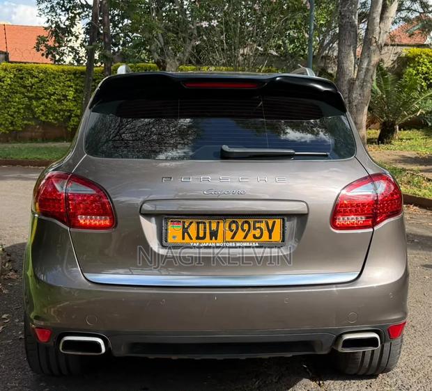 Porsche Cayenne Diesel 4dr SUV AWD (3.0L 6cyl Turbodiesel 8A) 2014