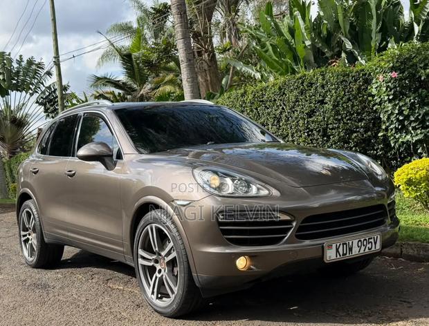 Porsche Cayenne Diesel 4dr SUV AWD (3.0L 6cyl Turbodiesel 8A) 2014
