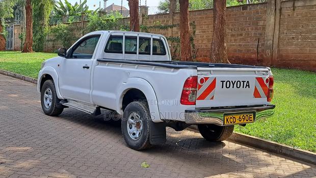 Toyota Hilux 2015 White