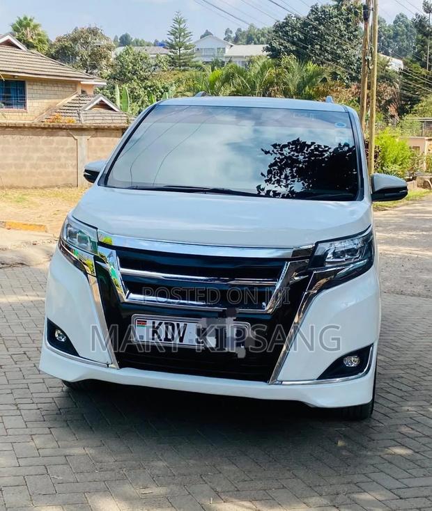 Toyota Esquire 2018 Pearl