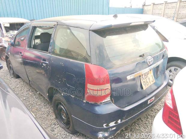 Toyota Wish 2004 Blue