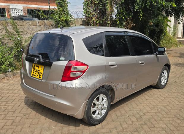 Honda Fit 2010 Silver