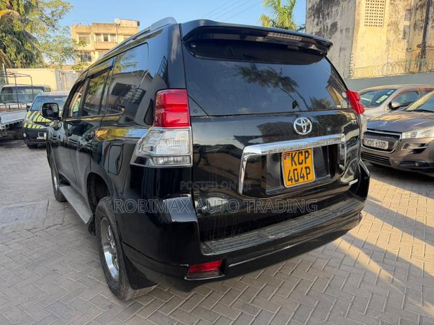 Toyota Land Cruiser 2012 Black