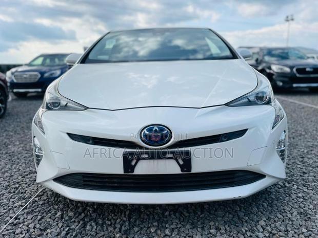 Toyota Prius 2017 White