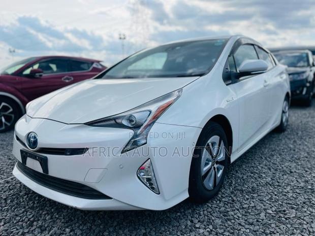 Toyota Prius 2017 White