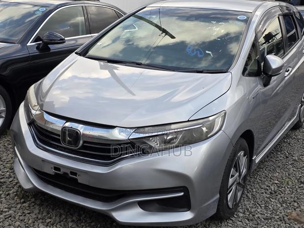 Honda Fit Shuttle 2018 Silver