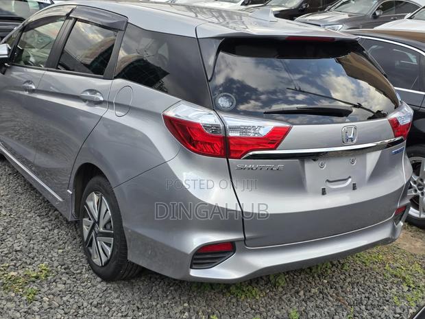 Honda Fit Shuttle 2018 Silver