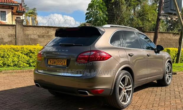 Porsche Cayenne 2014 Gray
