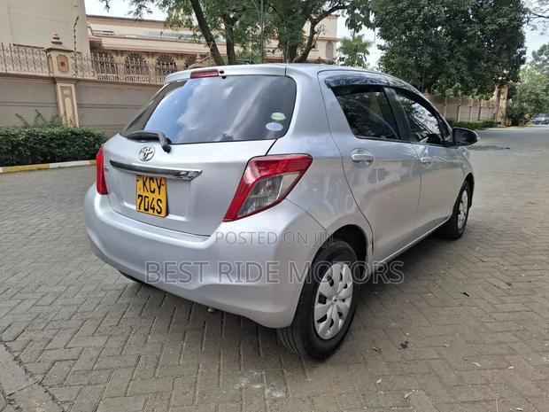 Toyota Vitz 1.0 FWD 5dr 2013 Silver