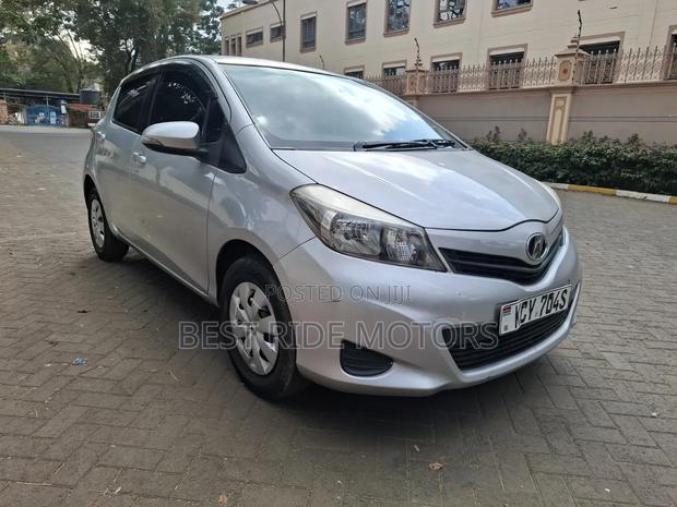 Toyota Vitz 1.0 FWD 5dr 2013 Silver