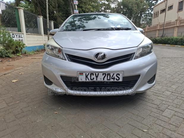Toyota Vitz 1.0 FWD 5dr 2013 Silver