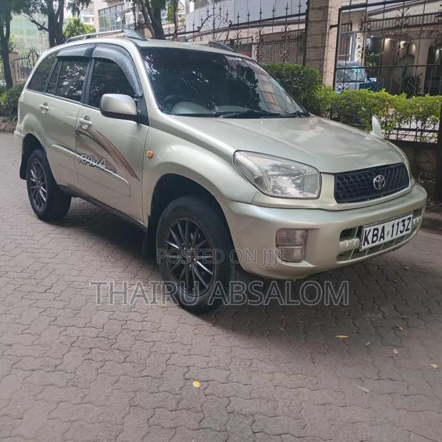 Toyota RAV4 2001 Gold