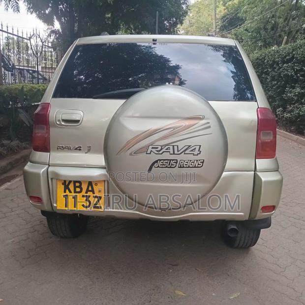 Toyota RAV4 2001 Gold