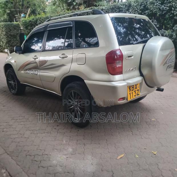 Toyota RAV4 2001 Gold
