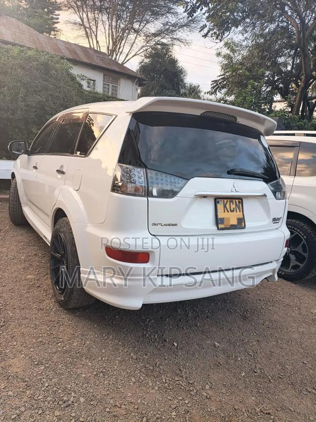 Mitsubishi Outlander 2011 White