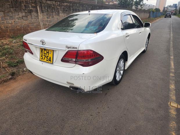 Toyota Crown 2010 White