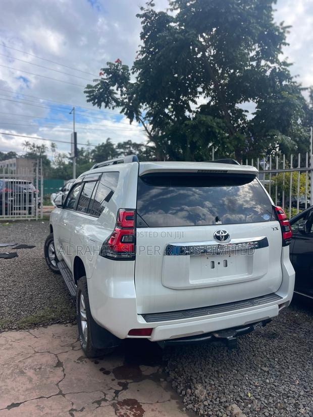 Toyota Land Cruiser Prado 2.7 2019 White