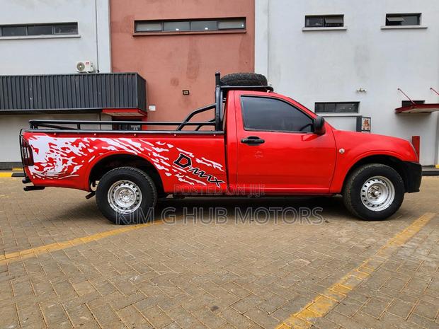 Isuzu D-MAX 2010 Red