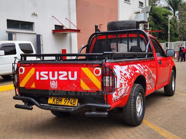 Isuzu D-MAX 2010 Red