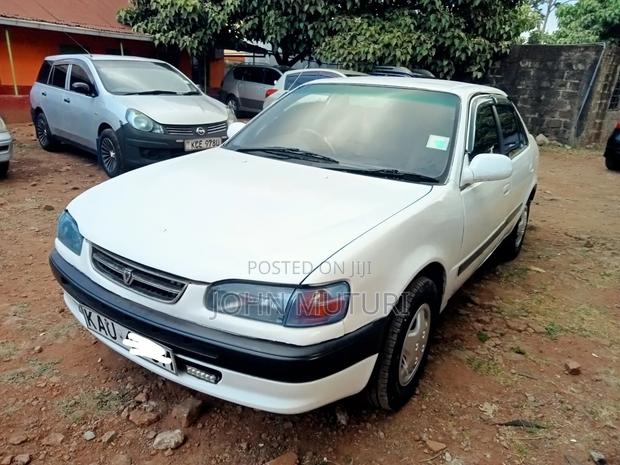 Toyota Corolla 2000 White