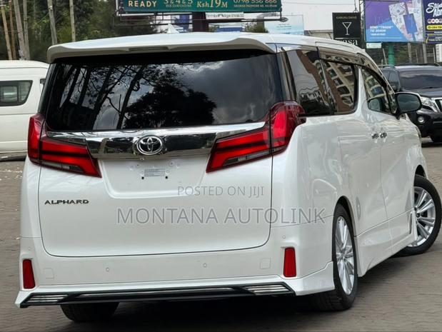 Toyota Alphard 2.5 Petrol FWD 2019 White