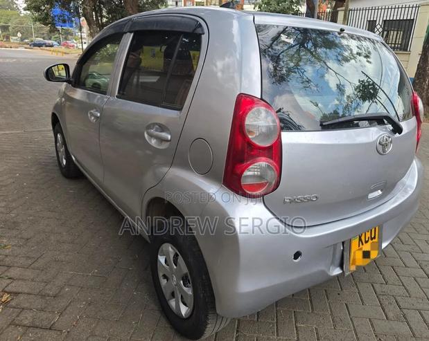 Toyota Passo 2012 Silver