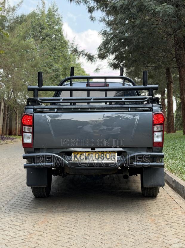 Isuzu D-MAX 2019 Gray