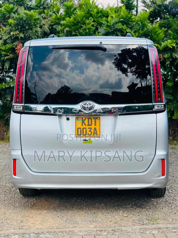 Toyota Noah 2018 Silver