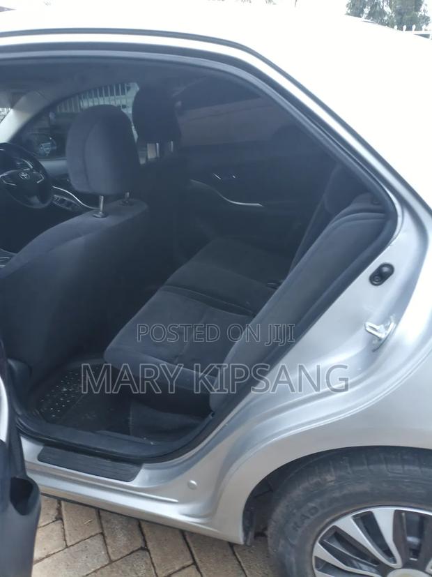 Toyota Premio 2017 Silver