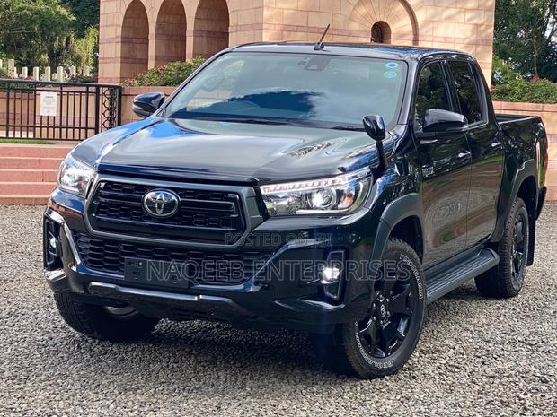 Toyota Hilux 2019 Black