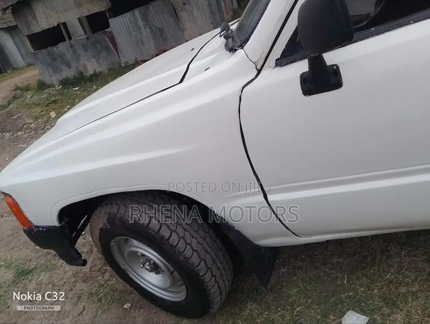 Toyota Hilux 1989 White