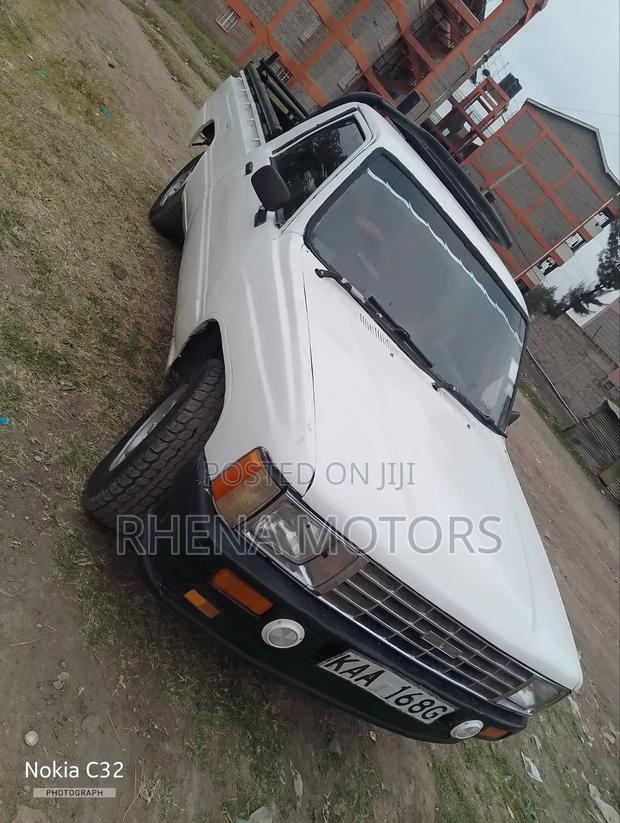 Toyota Hilux 1989 White