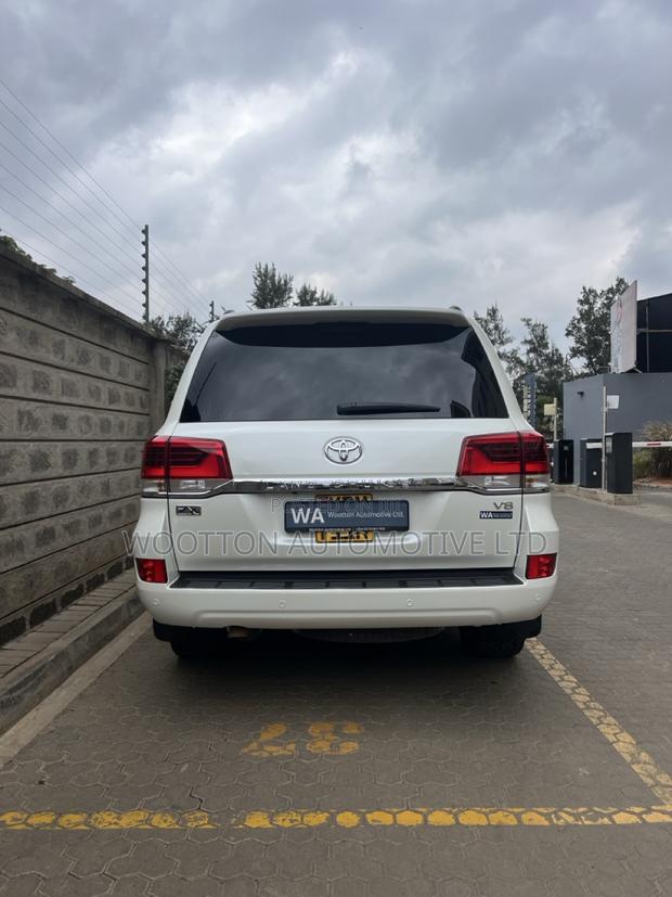 Toyota Land Cruiser 4.6 V8 ZX 2016 White