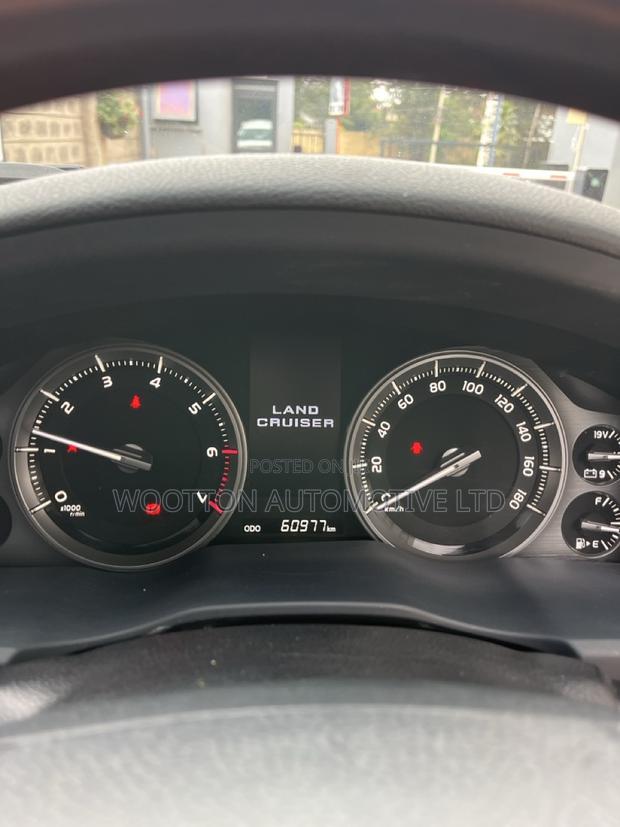 Toyota Land Cruiser 4.6 V8 ZX 2016 White