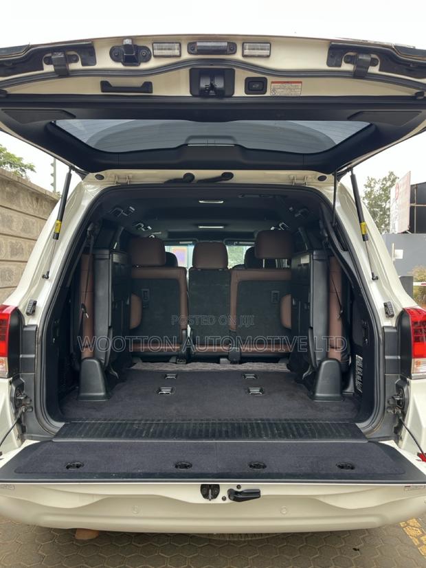 Toyota Land Cruiser 4.6 V8 ZX 2016 White