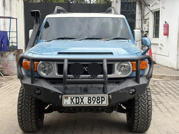 Toyota FJ Cruiser 2017 Blue