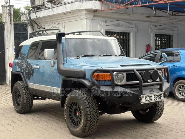 Toyota FJ Cruiser 2017 Blue