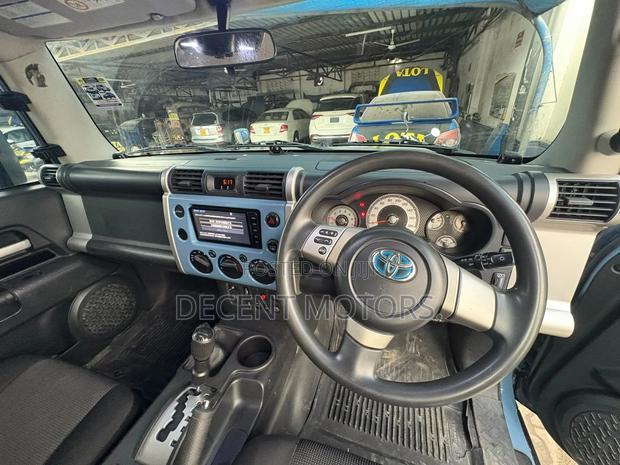 Toyota FJ Cruiser 2017 Blue