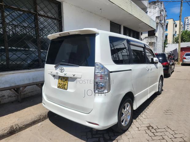 Toyota Voxy 2008 White