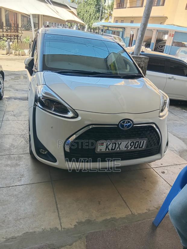 Toyota Sienta 2019 White