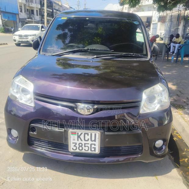 Toyota Sienta 2012 Purple
