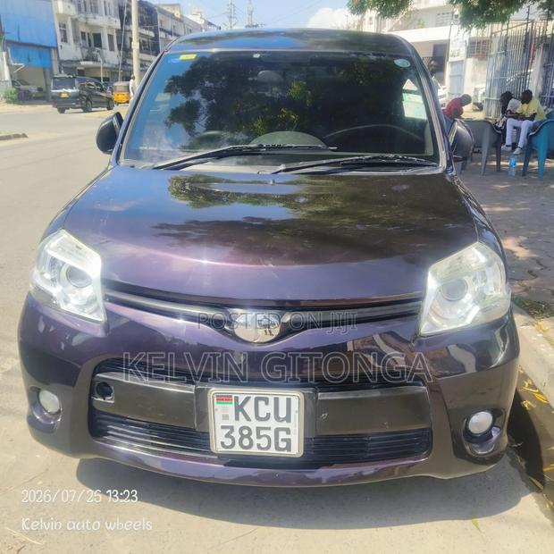 Toyota Sienta 2012 Purple