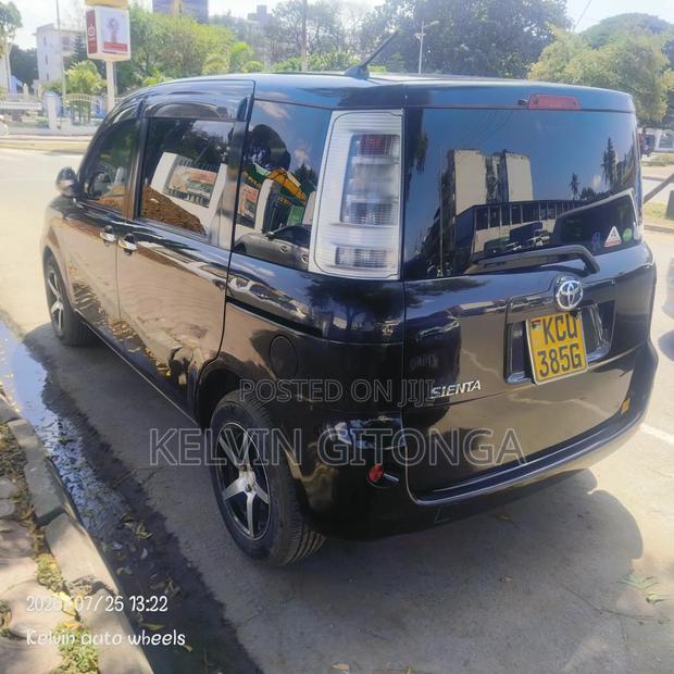 Toyota Sienta 2012 Purple