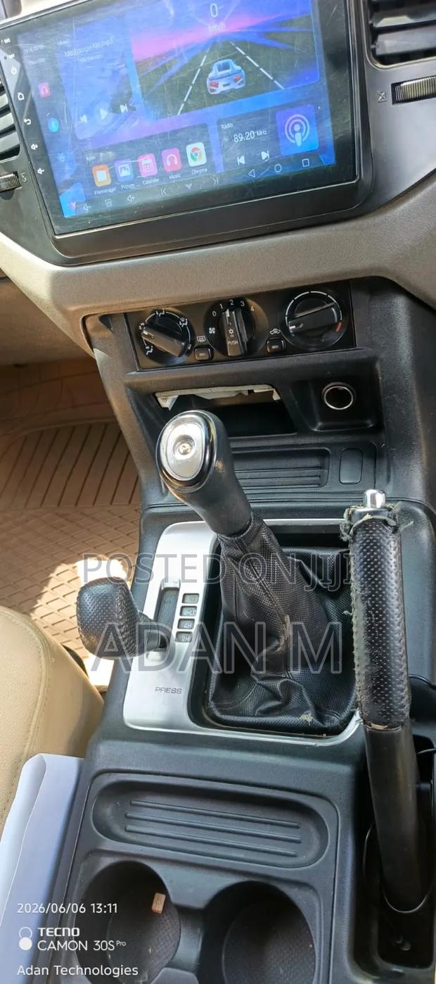 Mitsubishi Pajero 2004 Gold