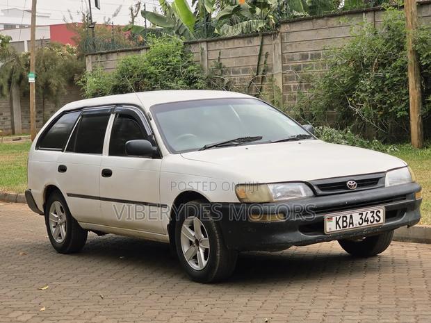 Toyota Corolla 2002 White