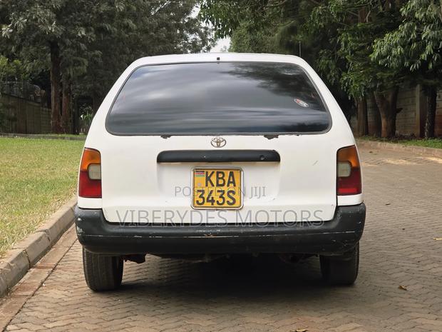 Toyota Corolla 2002 White